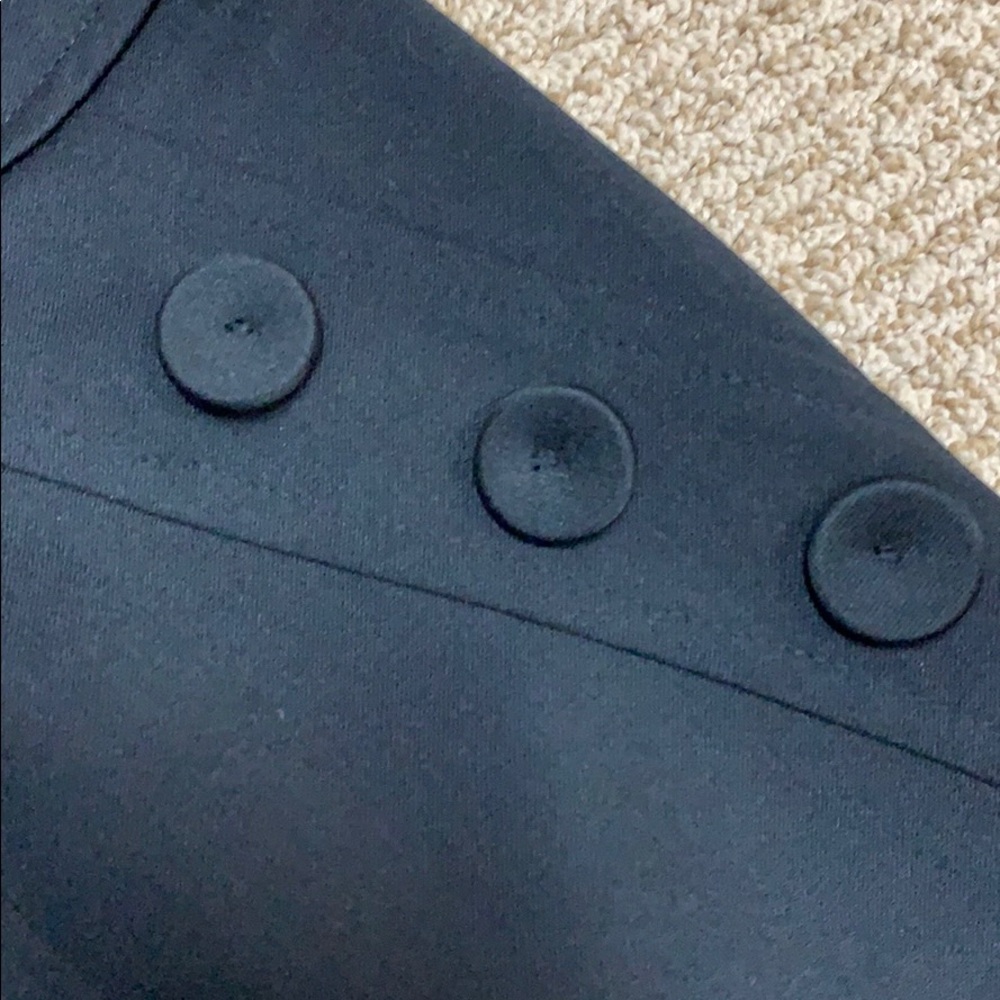 Black pencil skirt with button accent size 6US - Picture 6 of 6